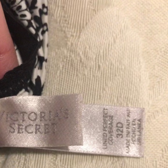 Victoria Secret 32D Bra - Picture 2 of 3